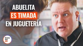ABUELITA ES TIMADA EN JUGUETERÍA